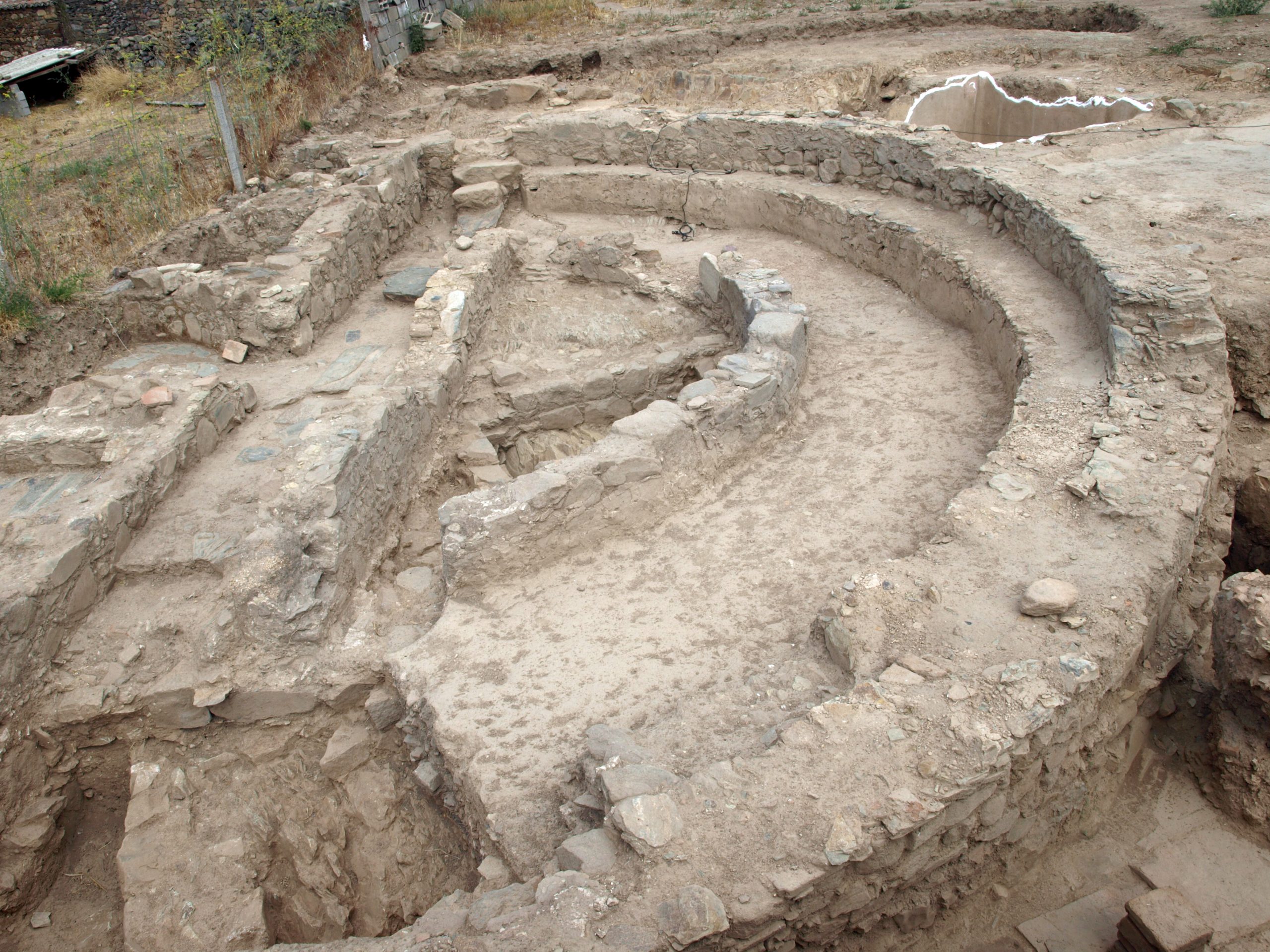 Área de escavação da Villa Romana; pormenor da zona do “ninfeu”. Sítio arqueológico (Saelices El Chico)  - Fonte: Arqueóloga M. Concepción Martín Chamoso