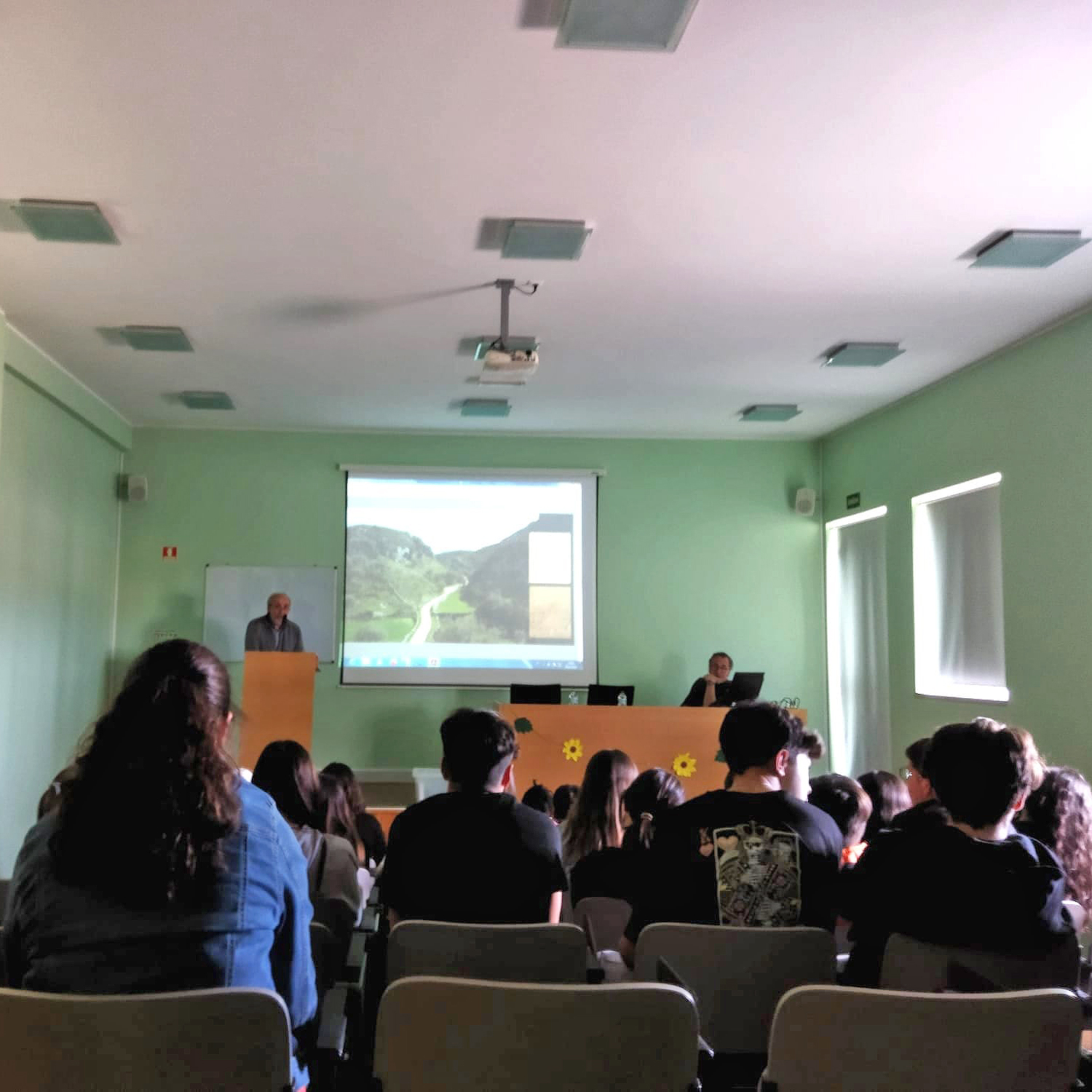 Sessão de partilha de conhecimentos em torno de temas do Património Cultural associado à Festa do Mosaico CenCyL, no Auditório do Agrupamento de Escolas de Mêda.